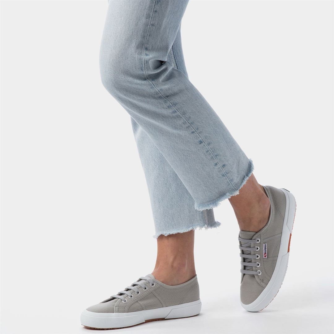 Le Superga Unisex 2750-COTU CLASSIC Sneaker LT GREY Dressed Front Double		