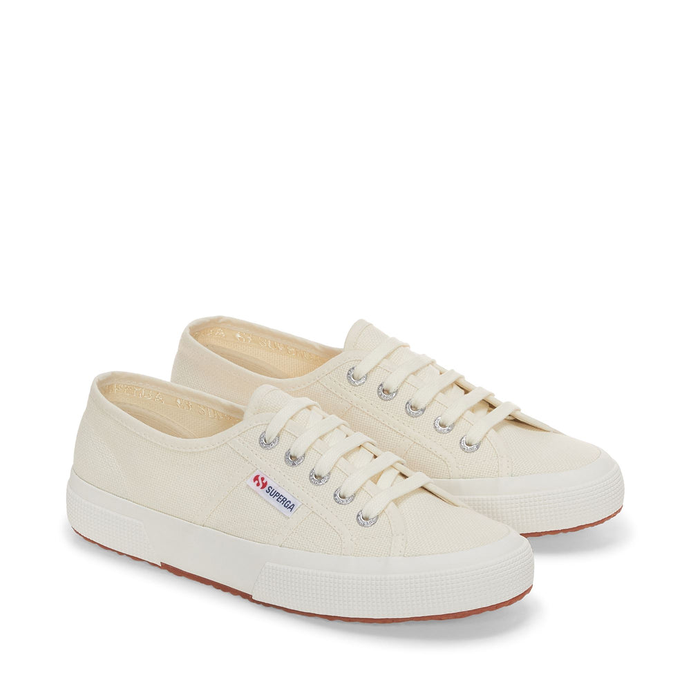 Le Superga Unisex 2750-COTU CLASSIC Sneaker BEIGE NATURAL-FAVORIO Dressed Front (jpg Rgb)	