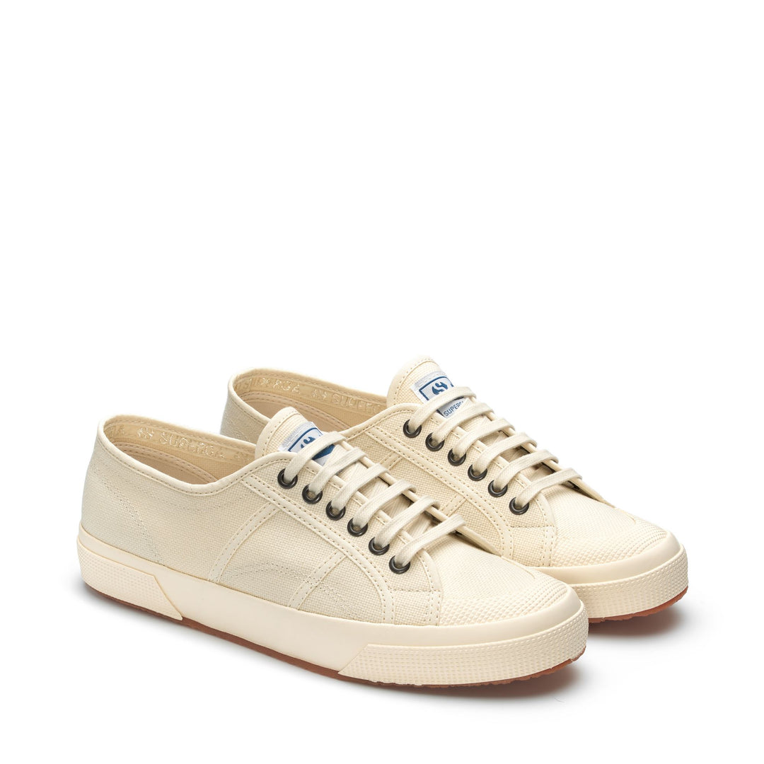 Le Superga Unisex 2390 MILITARY Sneaker BEIGE SEEDPEARL Dressed Front (jpg Rgb)	