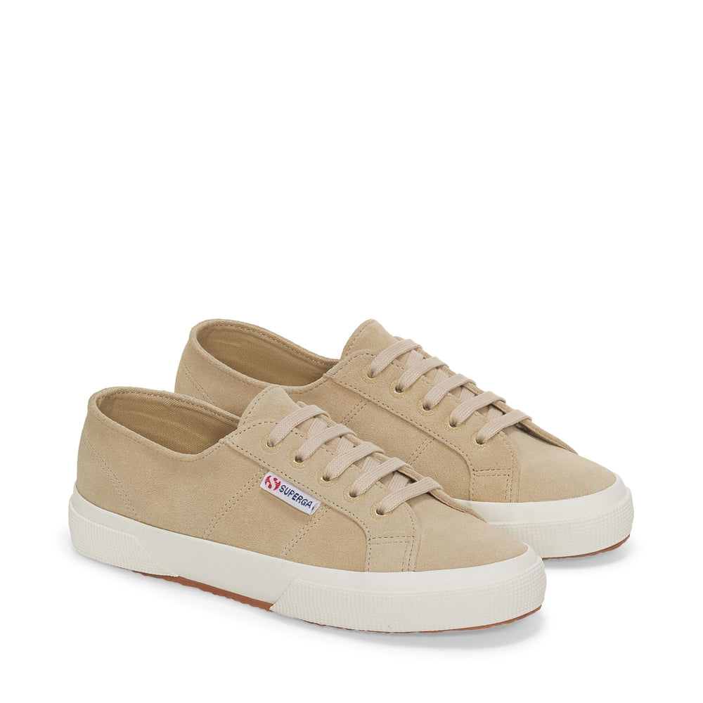 Le Superga Unisex 2750 SUEDE Sneaker BEIGE LT-FAVORIO Dressed Front (jpg Rgb)	