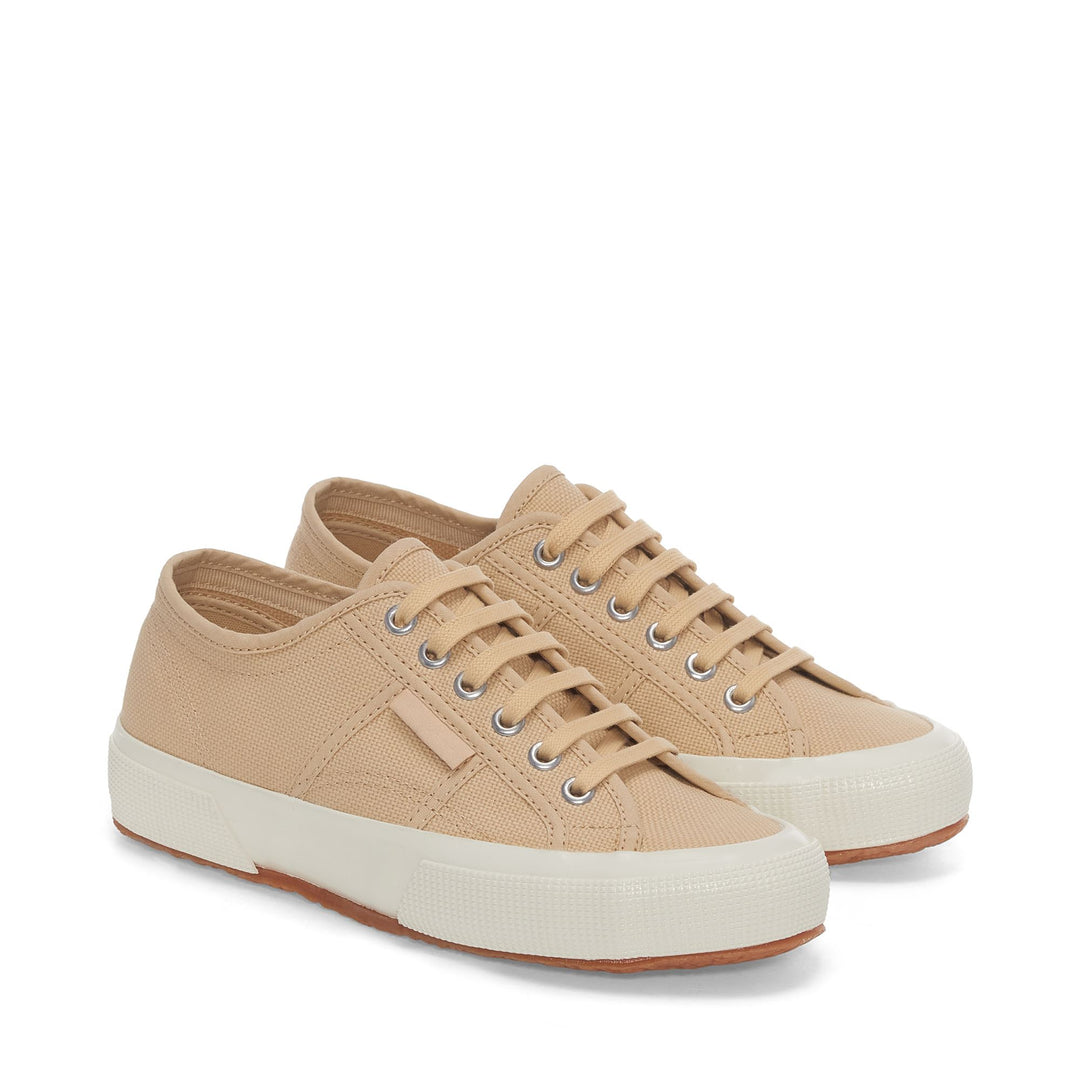 Le Superga Unisex 2750 OG Low Cut BEIGE LT-F AVORIO Dressed Front (jpg Rgb)	