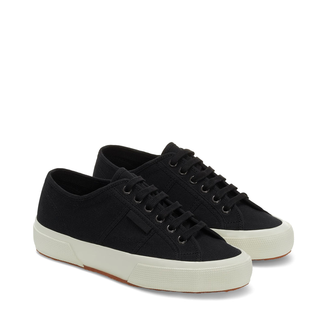 Le Superga Unisex 2750 OG Low Cut BLACK-WHITE AVORIO Dressed Front (jpg Rgb)	