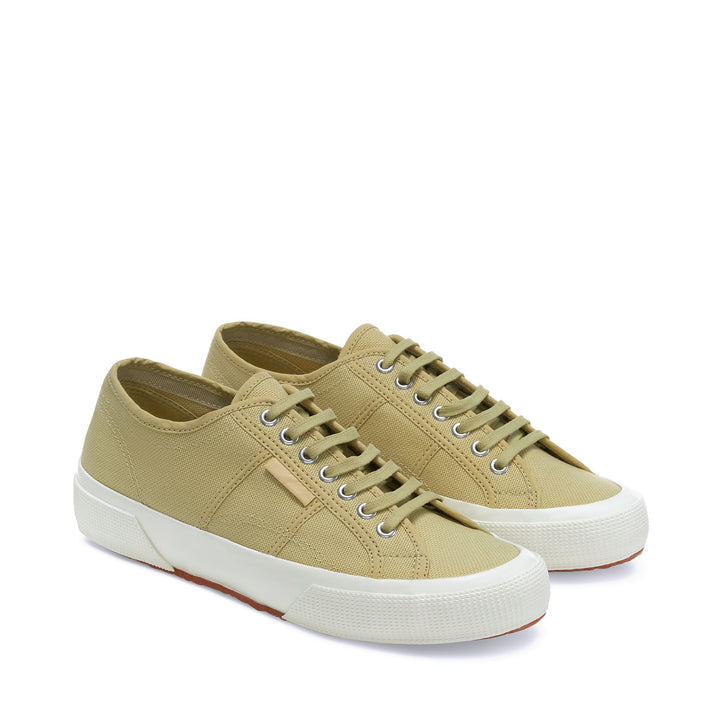 Le Superga Unisex 2750 OG Low Cut GREEN OLIVE-F AVORIO Dressed Front (jpg Rgb)	