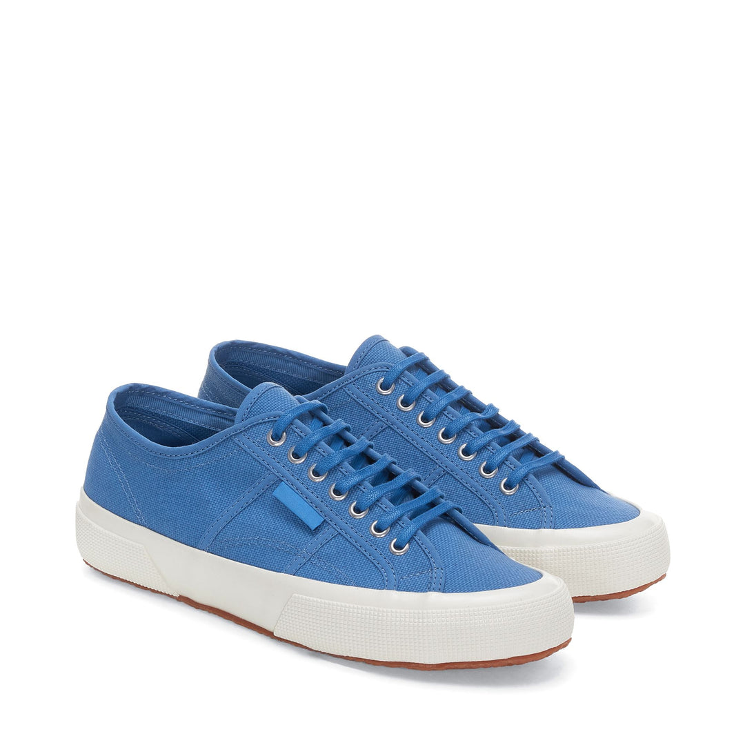 Le Superga Unisex 2750 OG Low Cut BLUE LT CYANEUS-FAVORIO Dressed Front (jpg Rgb)	