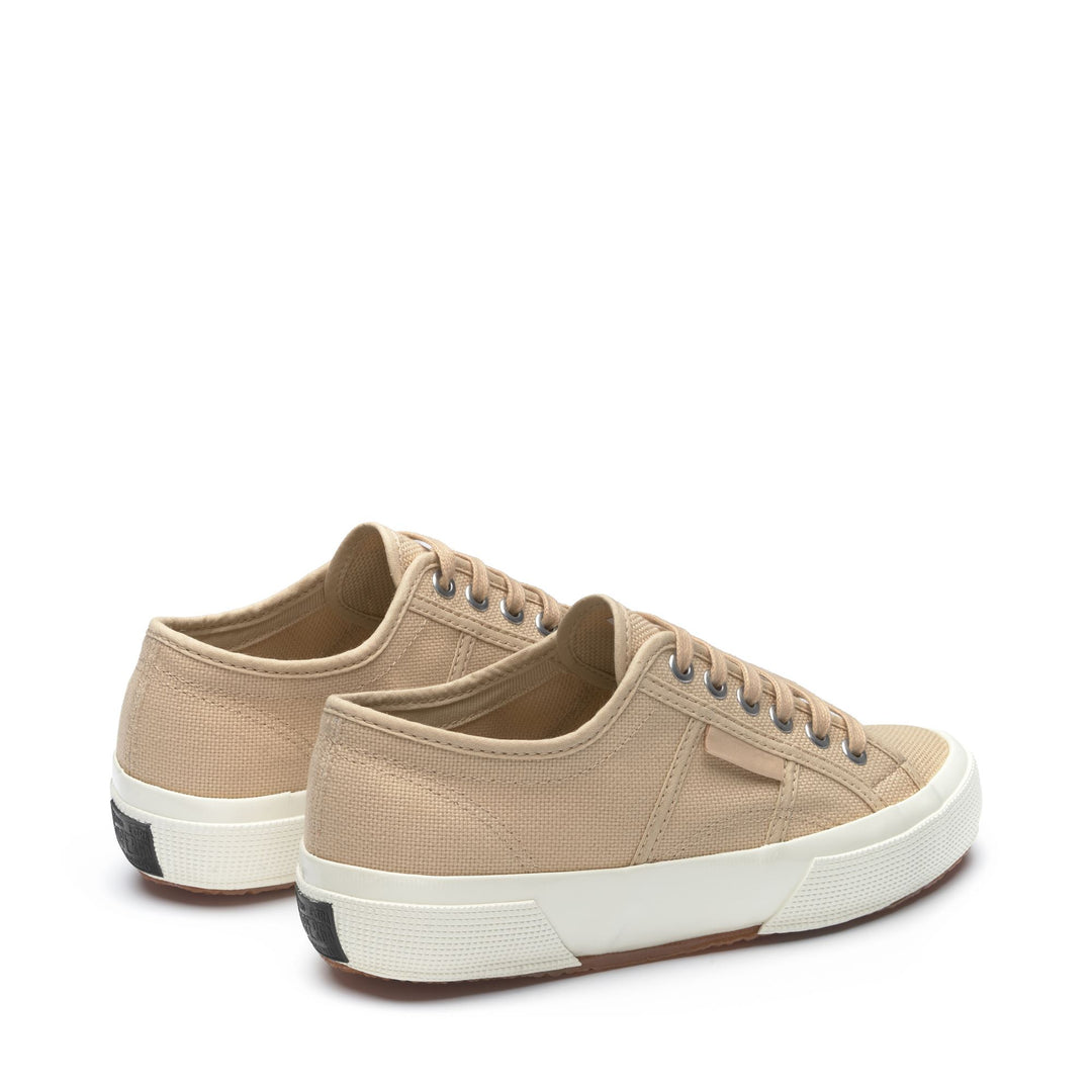 Le Superga Unisex 2750 OG Low Cut BEIGE LT-FWHTAVORIO Dressed Side (jpg Rgb)		