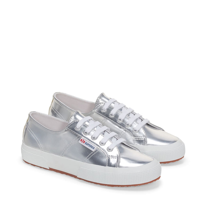 Le Superga Woman 2750 MIRROR SYNTHETIC MATERIAL Low Cut SILVER Dressed Front (jpg Rgb)	