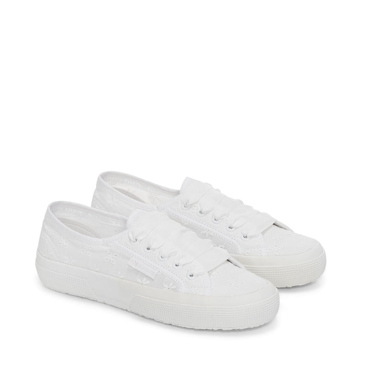 Le Superga Woman 2750 FLOWER SANGALLO Low Cut TOTAL WHITE Dressed Front (jpg Rgb)	