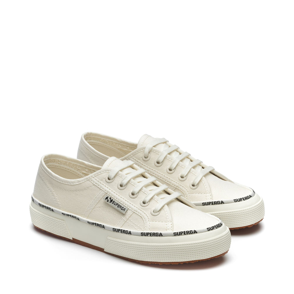 Le Superga Woman 2750 LOGO PIPING Low Cut WHITE AVORIO-BLACK LOGO Dressed Front (jpg Rgb)	