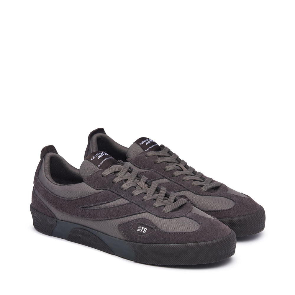 Sneakers Unisex 1499 9TS COURT Low Cut GREY MAGNET-BLACK BRISTOL Dressed Front (jpg Rgb)	